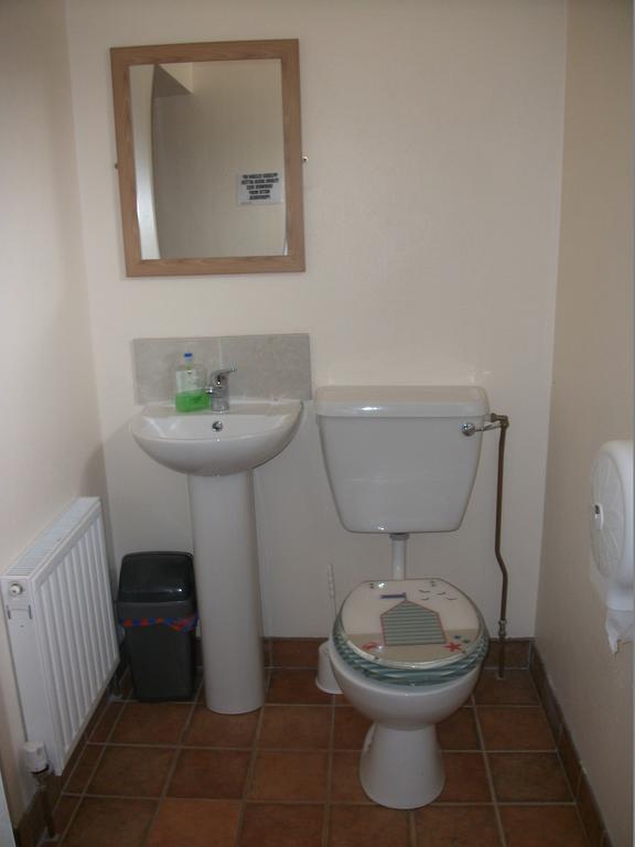 Aille River Tourist Hostel And Camping Doolin Room photo