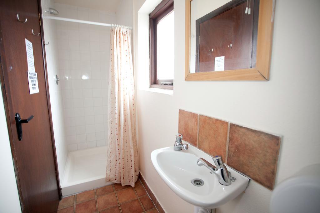 Aille River Tourist Hostel And Camping Doolin Room photo